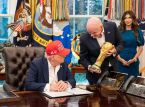 Donald Trump diz que seria um "erro terr&iacute;vel" substituir o presidente da FIFA, Gianni Infantino