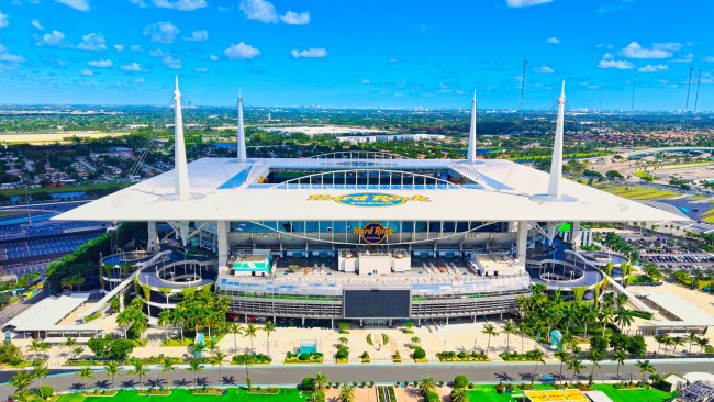 UEFA toma a "decisão lamentável" de sediar jogos da LaLiga e da Série A em Miami e na Austrália