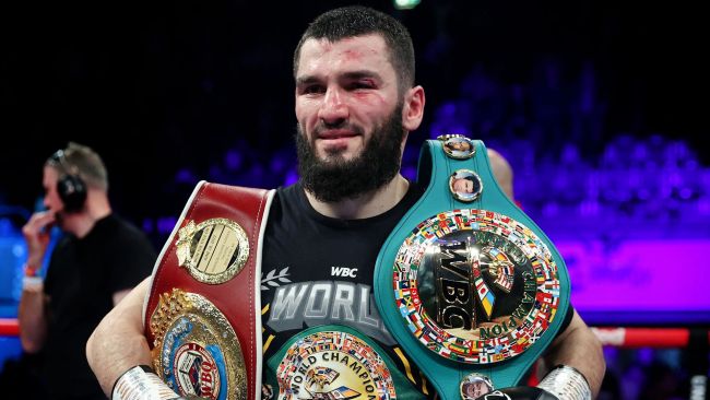 O campeão indiscutível dos meio-pesados tem 40 anos, mas continuará no boxe enquanto "sua mãe permitir"