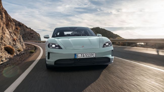 Porsche admite que o Taycan chegou antes do mercado estar pronto