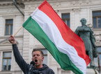 Orb&aacute;n foi deposto ap&oacute;s 16 anos, enquanto a Hungria se tornava para a oposi&ccedil;&atilde;o pr&oacute;-UE, uma vit&oacute;ria da Europa contra a R&uacute;ssia