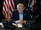O presidente Donald Trump assina ordem para limitar vacinas infantis