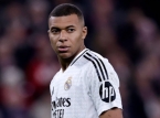 C&acirc;meras capturam Kylian Mbapp&eacute; pedindo aos companheiros de equipe que n&atilde;o se levantem para uma caminhada de honra contra o Barcelona