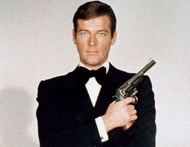 Filho de Sir Roger Moore: 'Só um homem pode jogar 007'