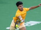 Carlos Alcaraz pede tempo m&eacute;dico para o hospital, mas triunfa na estreia no Barcelona Open